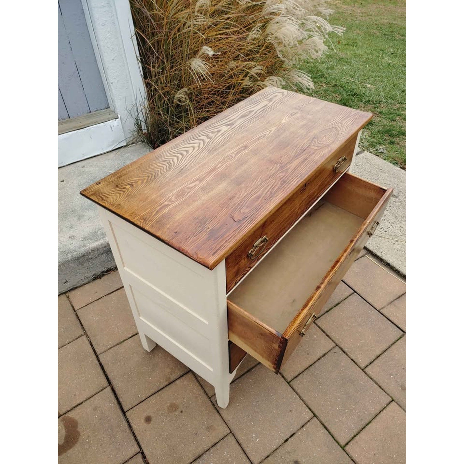 vintage farmhouse dresser Rustic Antiqued Dressers Seamlessly blends farmhouse and modern styles New Farmhouse Dresser for Bedroom